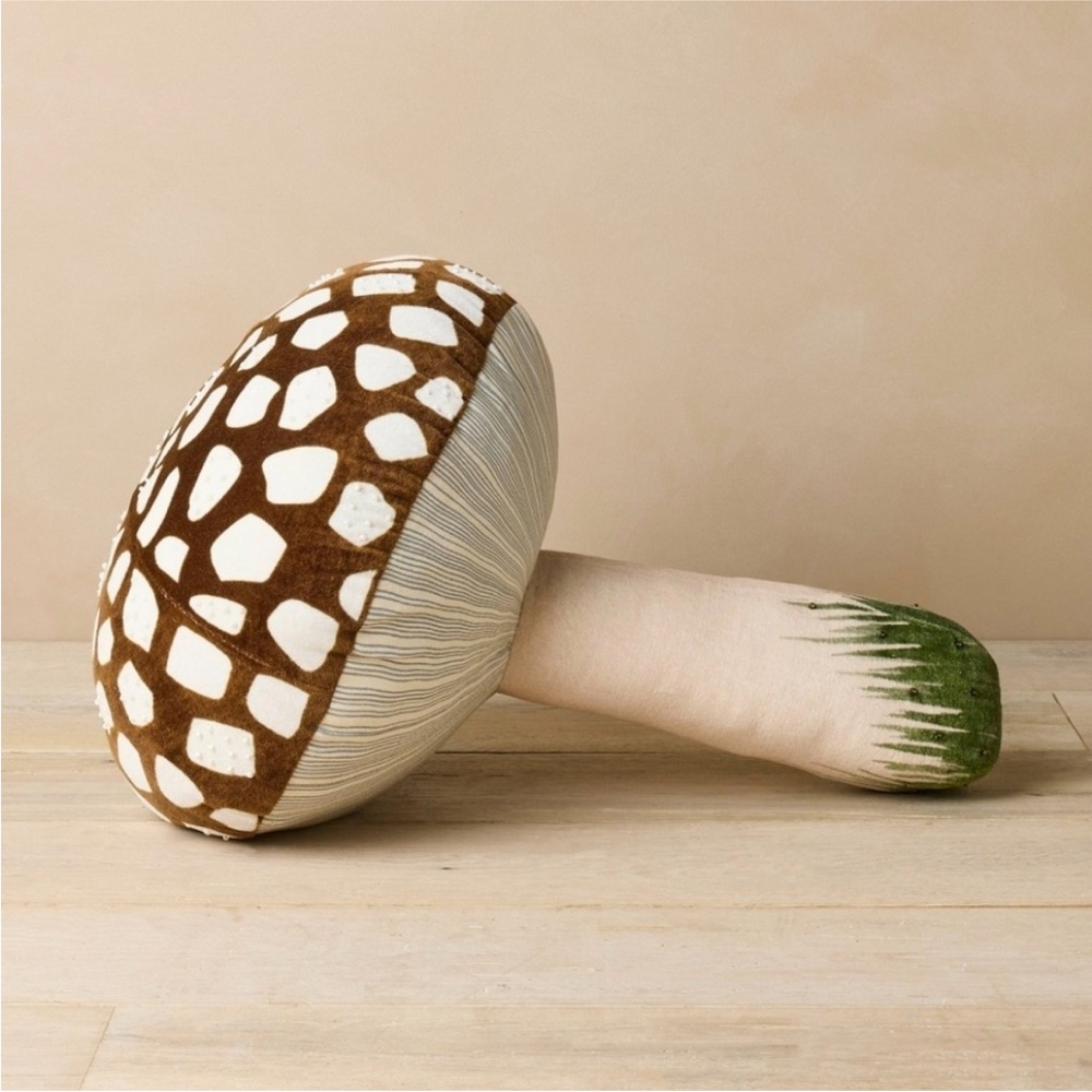 JOHN DERIAN NWT Velvet mushroom pillow w/ spotted cap -brown